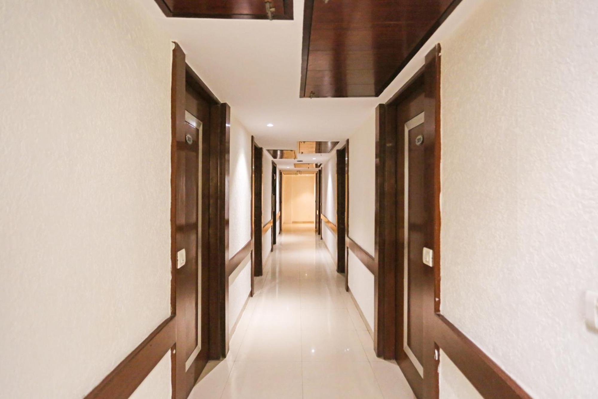 Hotel Silky Palace Near Igi Airportt Nueva Delhi Exterior foto